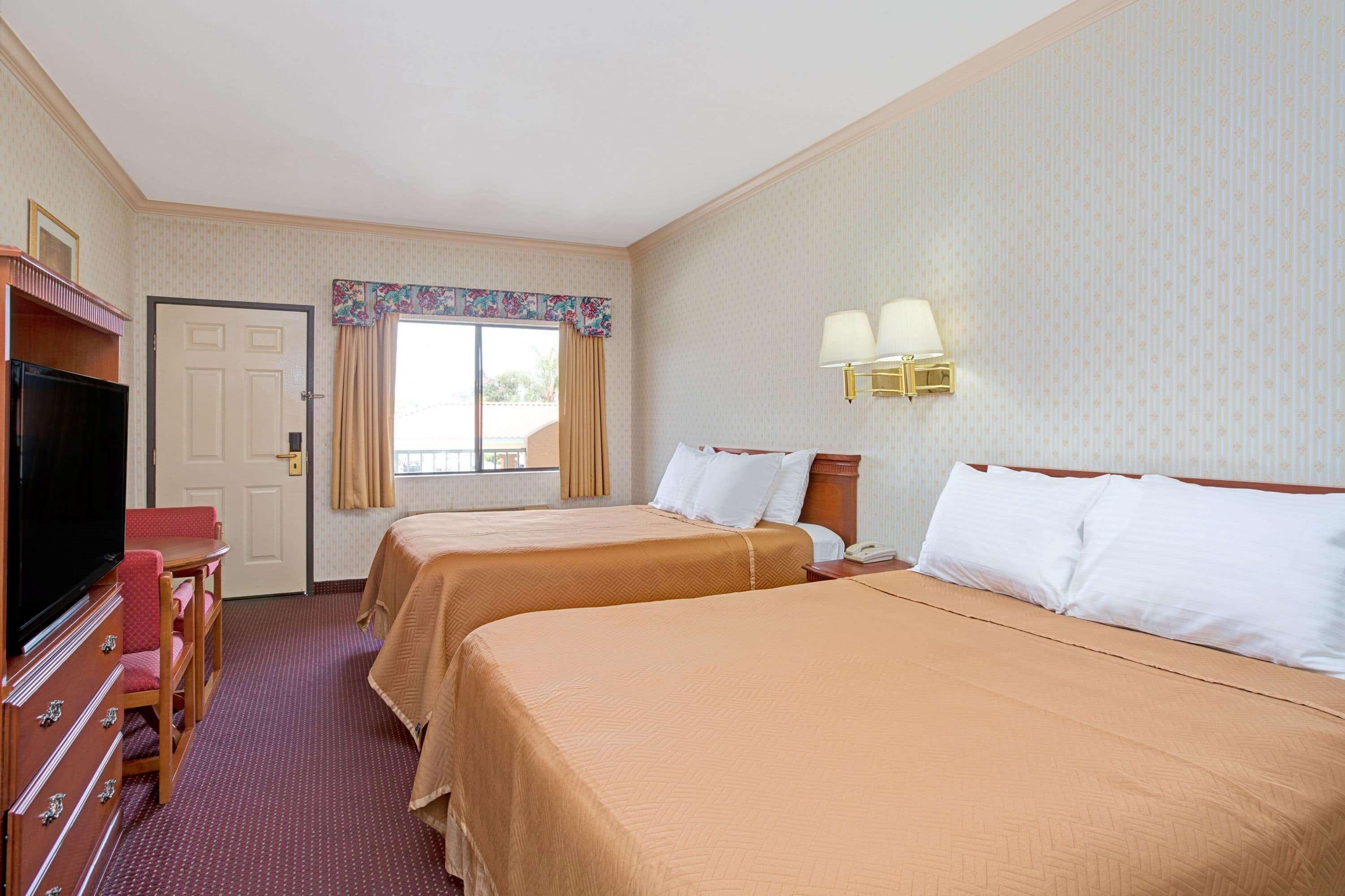 Travelodge By Wyndham Lynwood Exteriér fotografie